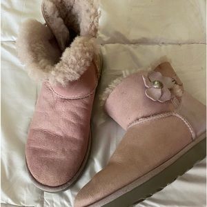 UGG Mini Bailey Button poppy flower lavender suede classic boots size 8 women’s